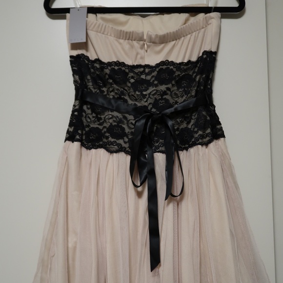 NWT Cream coloured laced dress - Picture 4 of 5